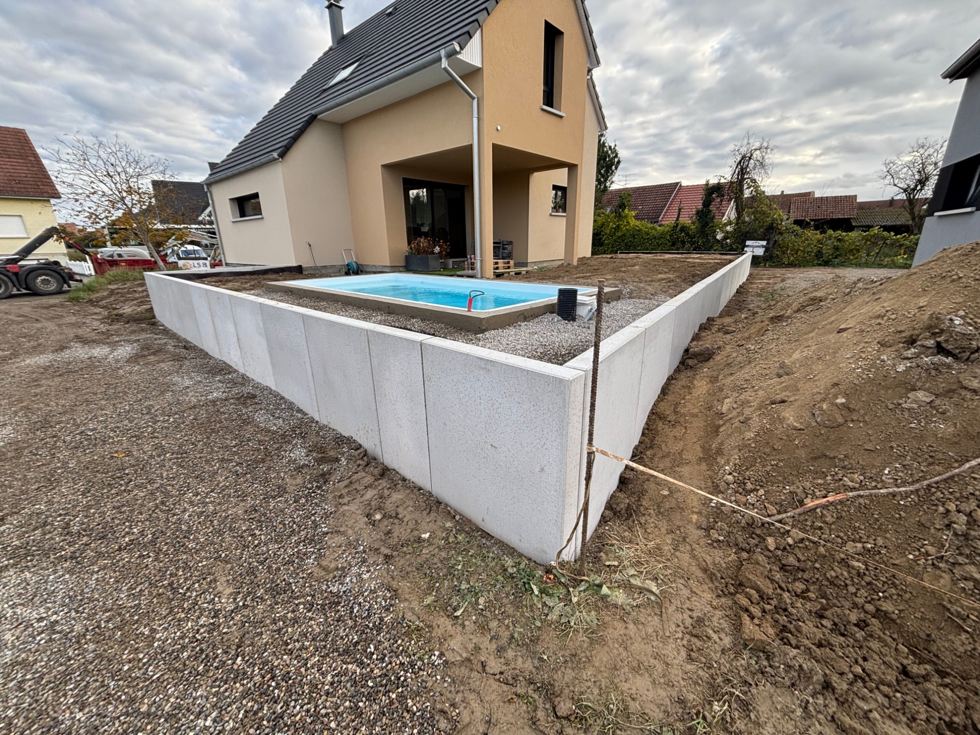 Pose de piscines coque &agrave; Roggenhouse pr&egrave;s d’Ensisheim Guebwiller 1