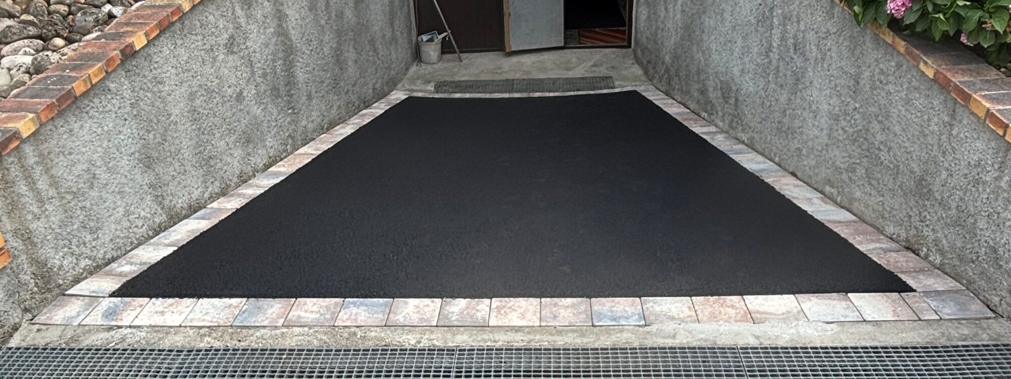 Pose d’enrob&eacute; dans une descente de garage &agrave; Hirtzfelden pr&egrave;s de Ensisheim Illzach