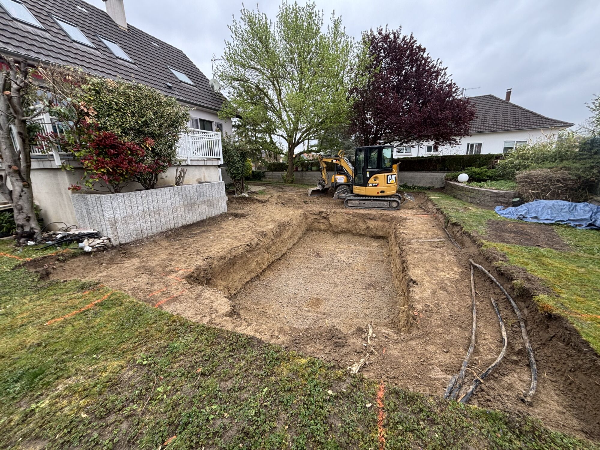 Terrassement, pose et ceinture b&eacute;ton pour piscine c&eacute;ramique 6×3 &agrave; Roggenhouse (proche Ensisheim) Saint-Louis